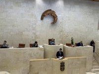 PSOE y Vox rechazan los presupuestos de 2026, que "endeudan" e "hipotecan" a la región