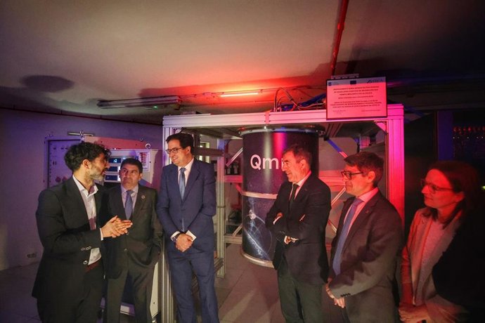 El ministro para la Transformación Digital y de la Función Pública, Óscar López, visita el Centro de Supercomputación de Galicia (CESGA), en Santiago de Compostela, a 9 de abril de 2026.