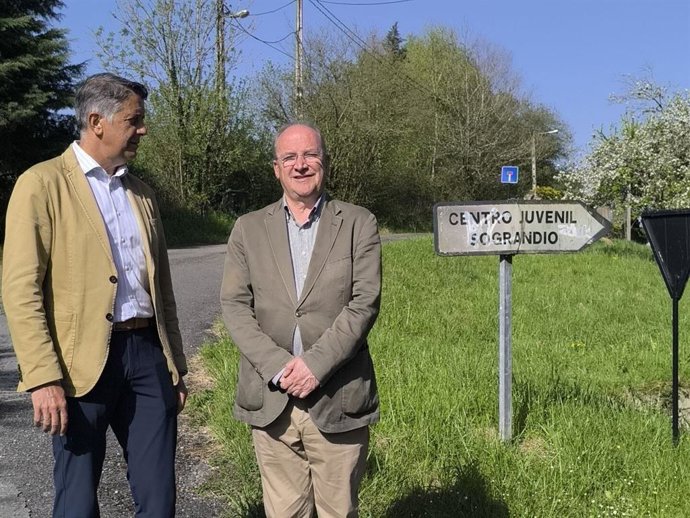 Los diputados del PP, Manuel Cifuentes y José Agustín Cuervas-Mons.