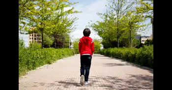 Los niños de familias migrantes, monoparentales y numerosas, los más expuestos a pobreza y exclusión, según informe