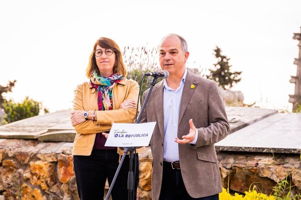 El secretario general de Junts, Jordi Turull, en la ofrenda floral a la tumba de Manuel Carrasco i Formiguera