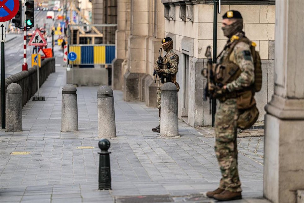 Soldados del Ejército begla en las calles de Bruselas.