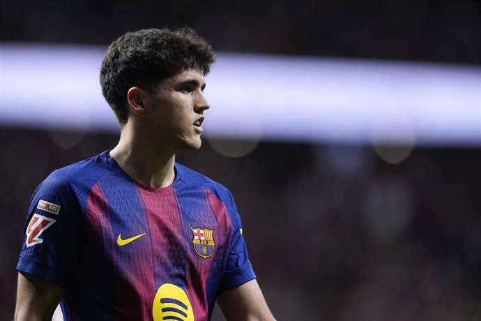 El central del FC Barcelona Pau Cubarsí, ante el Atlético de Madrid en LaLiga EA Sports 2025-26, en el Riyadh Air Metropolitano.