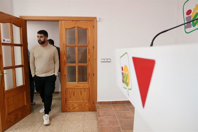 Nasser Mejri, hermano de Haitam, el joven fallecido tras ser reducido con pistolas eléctricas táser por agentes en Torremolinos en una imagen de archivo en una rueda de prensa con IU.