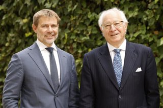 Archivo - El consejero delegado de MoraBanc, Lluís Alsina, y el presidente, Joan Maria Nin