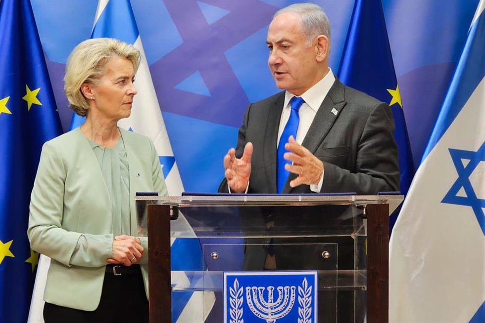 Archivo - La presidenta de la Comisión Europea, Ursula von der Leyen, con el primer ministro de Israel, Bejamin Netanyahu