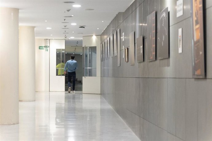 Archivo - El jefe de prensa de Alvise, Vito Quiles, a su salida del Congreso de los Diputados, a 12 de junio de 2024, en Madrid (España).