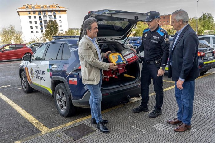 La Policía de Camargo incorpora desfibriladores en las patrullas