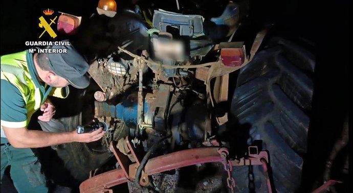 Un investigador de la Agrupación de Tráfico de la Guardia Civil.