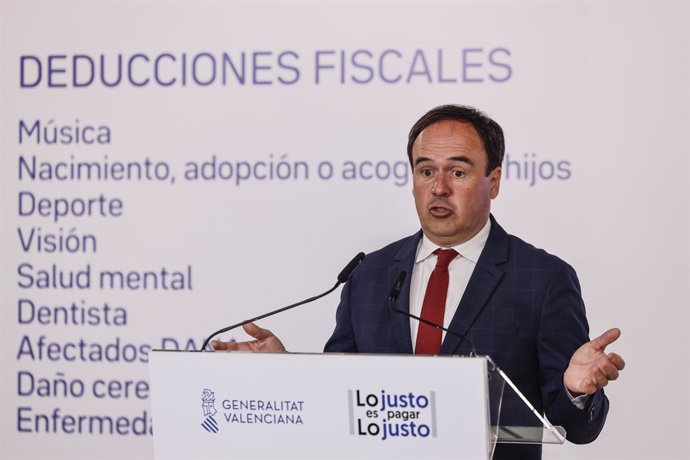 El president de la Generalitat, Juanfran Pérez Llorca, durant l'acte de presentació de la campanya de la Renda 2025, celebrat este dijous en el Palau de la Generalitat