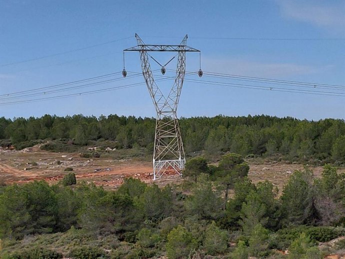 Red Elèctrica reforça la xarxa de transport de la província de València amb la repotenciación de la línia Godelleta-Requena