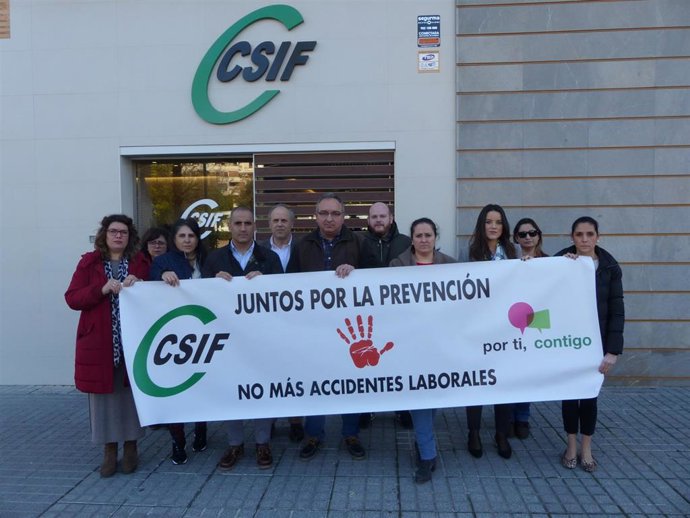 Archivo - Concentración de personal de CSIF contra la siniestralidad laboral