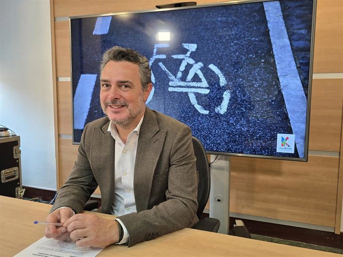 Imagen del concejal de Obras en los Barrios y la Ciudad de Barakaldo, Jon Andoni Uria.