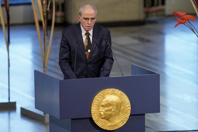 Archivo - Arquivo - 10 de dezembro de 2022, Noruega, Oslo: Jan Ratschinski, em representação da organização russa Memorial, profere seu discurso de aceitação do Prêmio Nobel durante a cerimônia do Prêmio Nobel da Paz de 2022 na Prefeitura de Oslo. Ativist