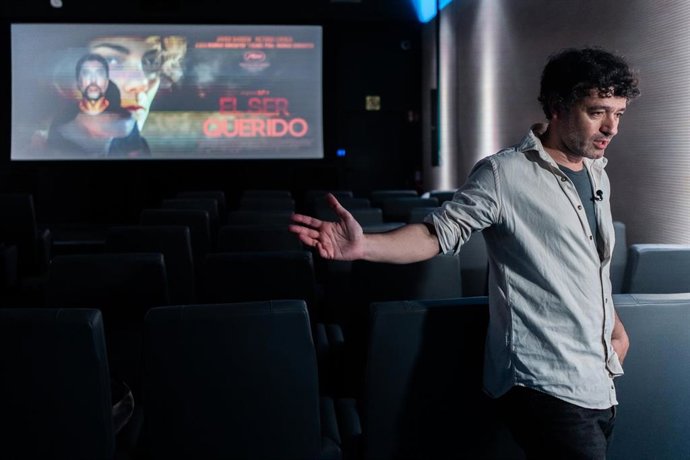 El cineasta Rodrigo Sorogoyen ofrece una valoración tras el anuncio de la 79 edición del Festival de Cannes, a 9 de abril de 2026, en Madrid (España). La intervención se produce tras conocer que su película ‘El ser querido’ participará en la sección ofici