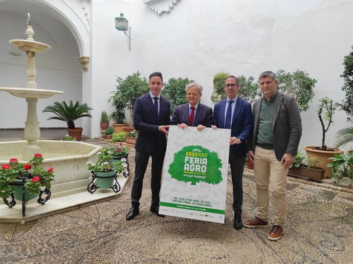 El presidente de la Diputación de Córdoba, Salvador Fuentes (segundo por la izda.), en la presentación de la XXXII Feria Agroganadera y XXII Agroalimentaria de Los Pedroches.