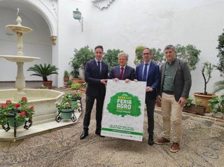 El presidente de la Diputación de Córdoba, Salvador Fuentes (segundo por la izda.), en la presentación de la XXXII Feria Agroganadera y XXII Agroalimentaria de Los Pedroches.