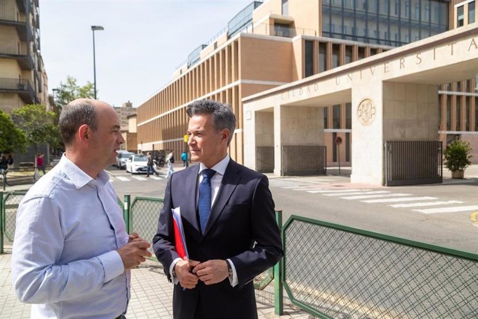 El consejero municipal de Urbanismo, Infraestructuras, Energía y Vivienda, Víctor Serrano, presenta la reforma integral de la calle Pedro Cerbuna