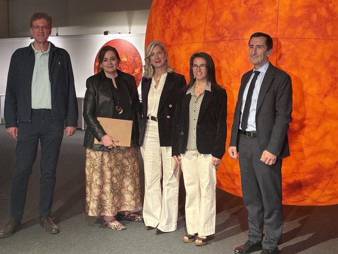 José Ignacio de Uribe, Valentina Rodríguez, Irene Carvajal  y Ricardo Díez en la presentación de Cultura la exposición temporal 'Strom - Astronomía inclusiva' en el Museo de la Ciencia de Valladolid.