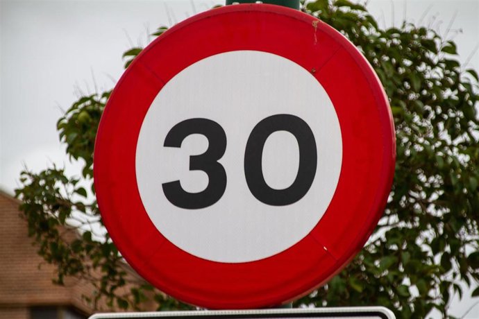 Archivo - Señal de tráfico