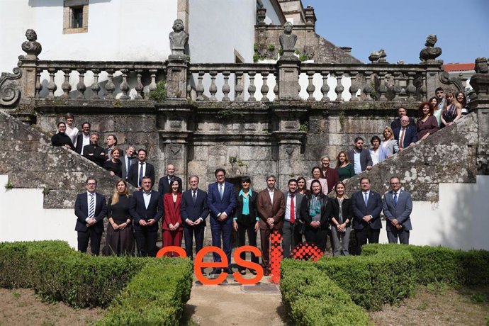 Constituído o laboratorio de ideas da IA