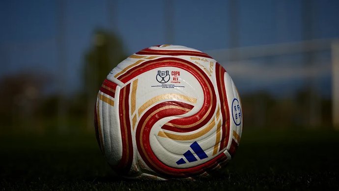 Imagen del nuevo balón, 'Horizonte', de la Real Federación Española de Futbol (RFEF).