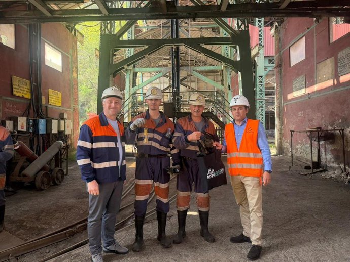 El visitante 25.000 baja al pozo Sotón.