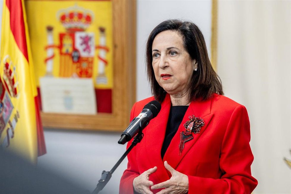 La ministra de Defensa, Margarita Robles, en la Base de Retamares.
