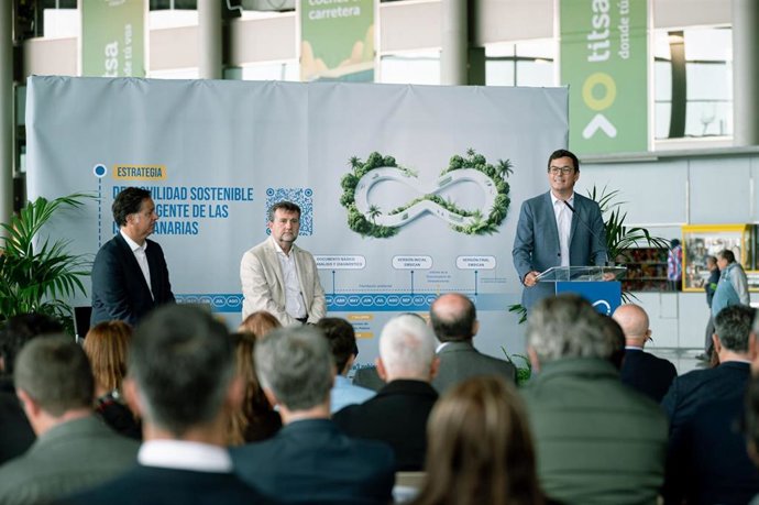 El consejero de Obras Públicas y Transportes del Gobierno de Canarias, Pablo Rodríguez, en la presentación de MOVIC