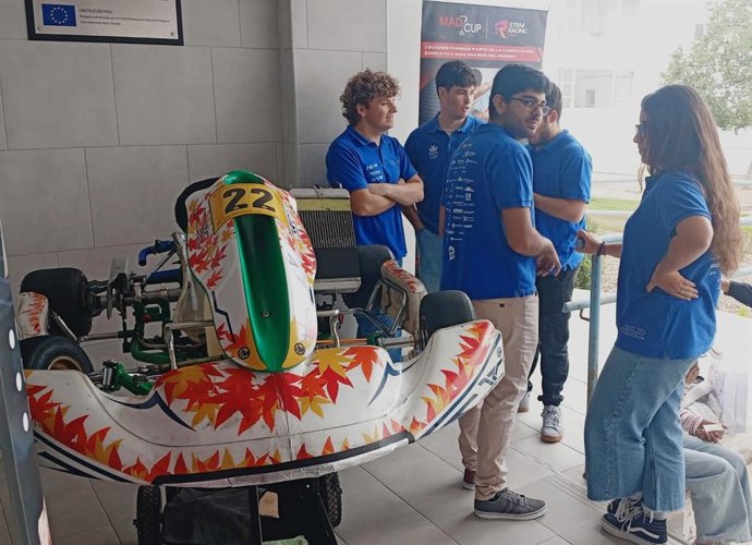 Tres equipos de Granada con un total de 18 alumnos participan por primera vez en el proyecto STEM Racing supported by Formula 1, un programa internacional en el que los estudiantes construyen y compiten con un prototipo a escala de un coche de F1