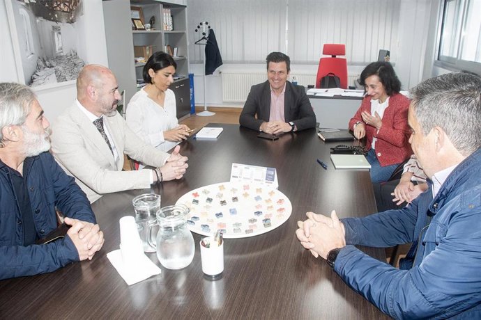 Reunión del diputado de Fomento de la Diputación de Cáceres, Luis Fernando G. Nicolás, con las empresas adjudicatarias del mantenimiento de la red provincial de carreteras
