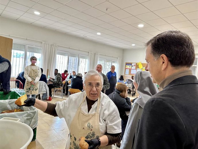 El alcalde de Albacete, Manuel Serrano, en el Cotolengo.