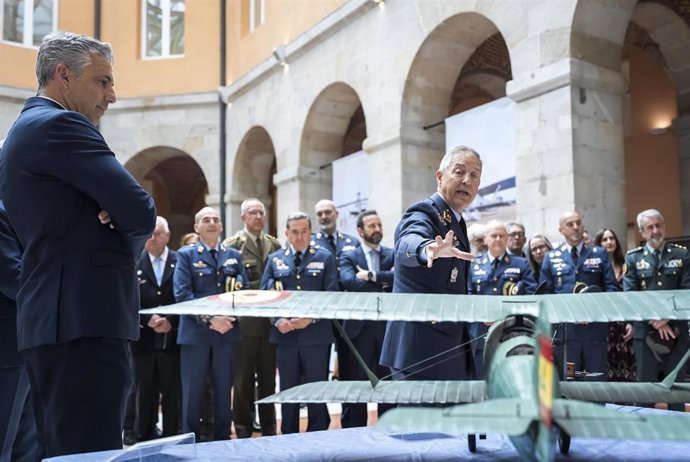 Exposición de grandes vuelos que conmemora las mayores gestas de la historia de la aviación español