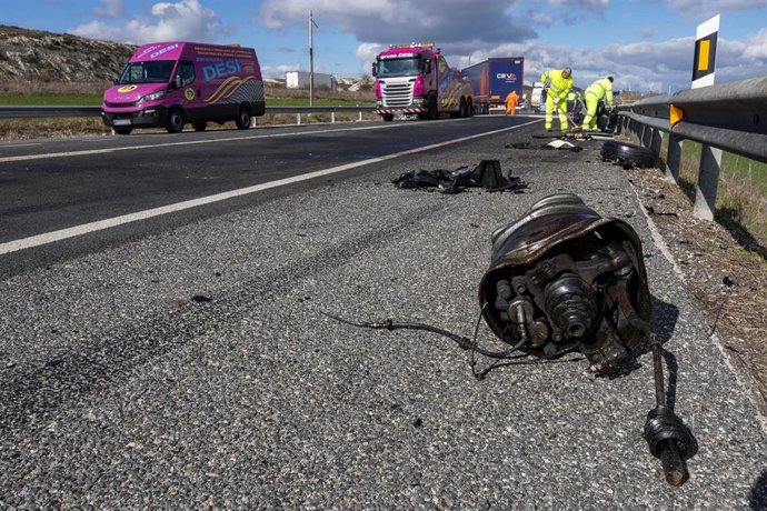 Vehículos accidentados en la carretera A-1, a 1 de abril de 2026, en Quintanapalla, Burgos, Castilla y León (España). La carretera A-1 está cortada al tráfico a la altura del término municipal del Quintanapalla, en la provincia de Burgos, como consecuenci