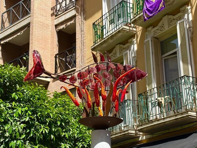 Monumento conmemorativo para celebrar el 175 aniversario del Entierro de la Sardina en la confluencia de las calles El Pilar y Sagasta, punto exacto donde se situaba la histórica Rebotica Rubio y lugar de nacimiento de esta celebración