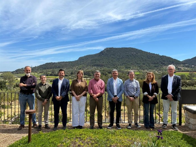 El conseller de Agricultura, Pesca y Medio Natural del Govern de Baleares, Joan Simonet, y el consejero de Agricultura, Ganadería, Pesca y Soberanía Alimentaria del Gobierno de Canarias, Narvay Quintero.