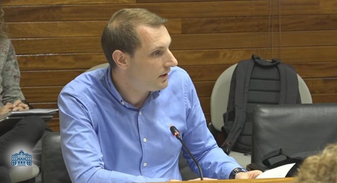 El diputado del Grupo Mixto y portavoz de Foro, Adrián Pumares, esta tarde en la Comisión de Educación