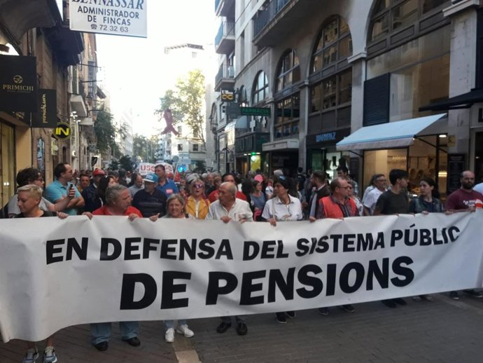 Archivo - Manifestación en defensa del sistema público de pensiones en Palma