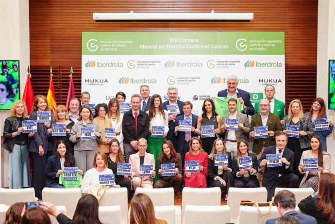 El alcalde de Madrid, José Luis Martínez-Almeida, los exbaloncestistas Fernando Romay y José Manuel Beirán y la presentadora Cristina Pedroche han apadrinado la presentación de la Carrera Madrid en Marcha Contra el Cáncer.