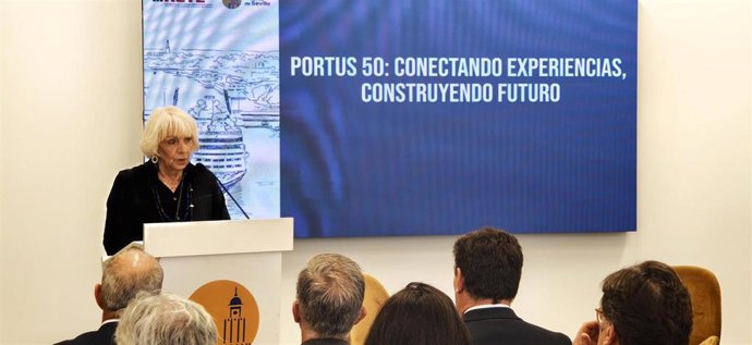 La presidenta de RETE, Teófila Martínez, en el acto de presentación del número 50 de Portus
