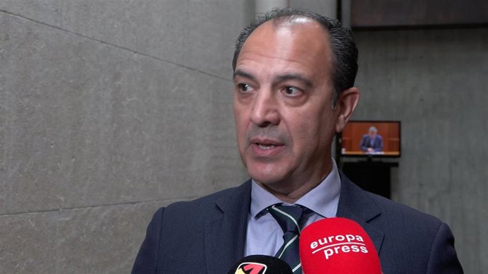 Archivo - El consejero de Sanidad del Gobierno de Aragón, José Luis Bancalero.