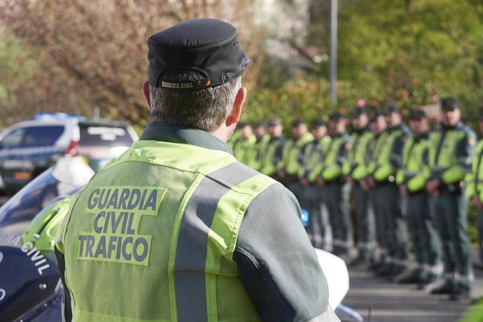 Archivo - Imagen de archivo de agentes de la Guardia Civil de Tráfico