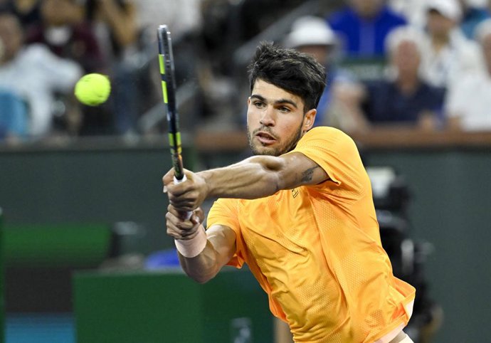 13 March 2026, US, Indian Wells: Spanish tennis player Carlos Alcaraz in action against UK's Cameron Norrie during their men's singles quarterfinal match of Indian Wells Open Tennis tournament. Photo: Charles Baus/CSM via ZUMA Press Wire/dpa