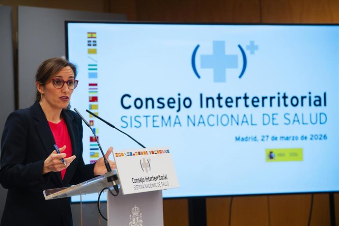 Imagen de archivo de la ministra de Sanidad, Mónica García, ofreciendo declaraciones a los medios tras el pleno del Consejo Interterritorial del Sistema Nacional de Salud (CISNS).