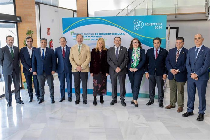 Autoridades en la presentación de R3genera 2026, el I Congreso Nacional de Economía Circular para el Desarrollo Industrial que se celebrará en Huelva.