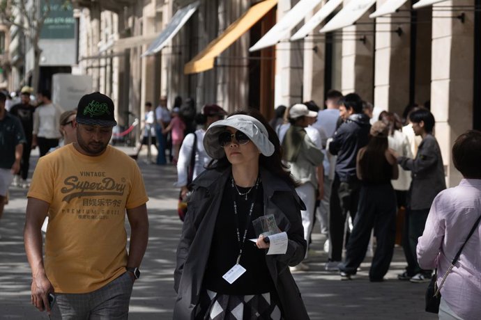 Archivo - Gent al passeig de Gràcia de Barcelona