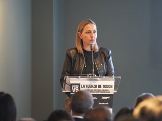 La consellera Menor durante el acto con LALIGA.