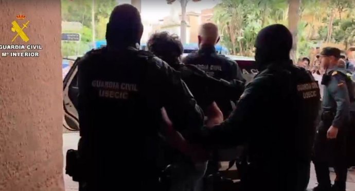 Momento de la detención del presunto agresor.