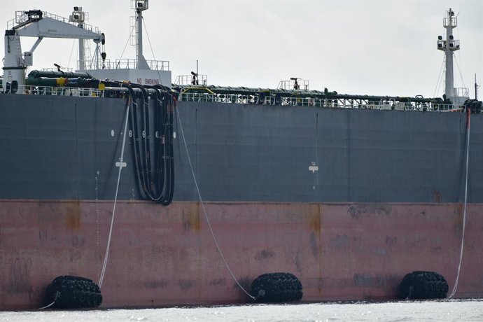 Archivo - Barco petrolero.