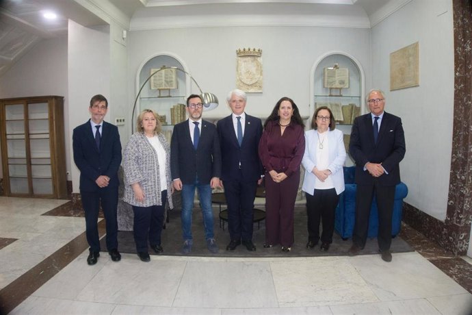 (I-D) Ángel Méndez, Filomena Peláez, Francisco Aranda, Salvador González, Encarna Orduna, María Jesús Moro Y Juan José Aizcorbe.